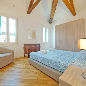 https://dolcevita-n-394.hotelslidodijesolo.com